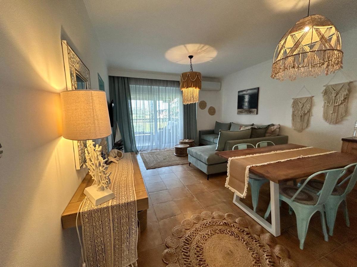 Calliopes By The Sea Boutique Suites Паралия Дионисиу Екстериор снимка