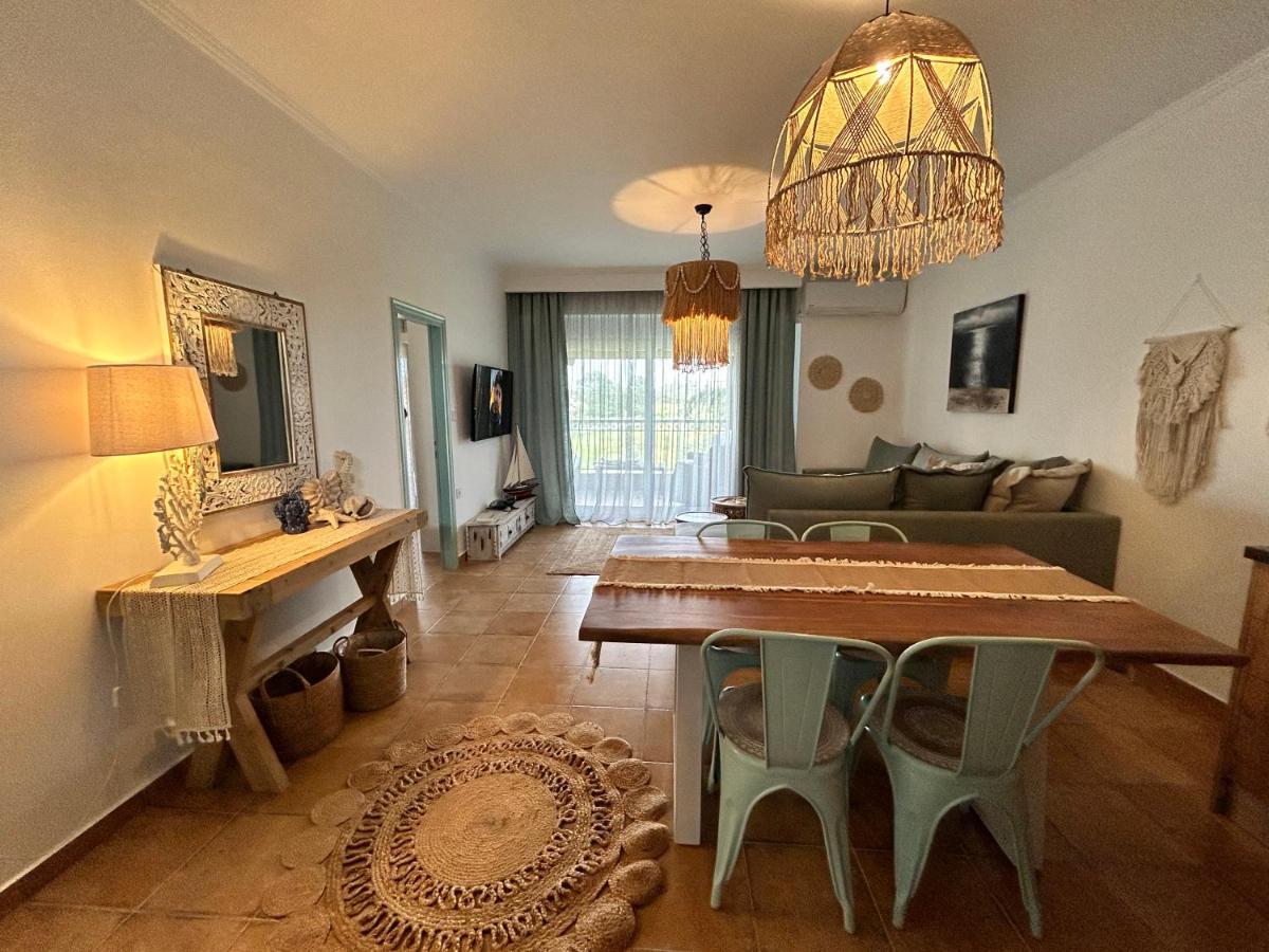 Calliopes By The Sea Boutique Suites Паралия Дионисиу Екстериор снимка