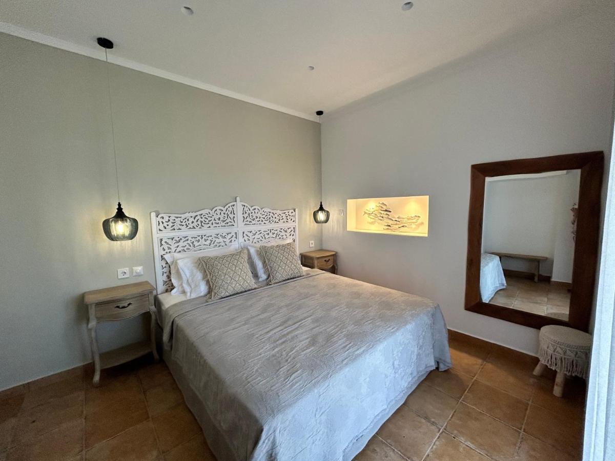 Calliopes By The Sea Boutique Suites Паралия Дионисиу Екстериор снимка