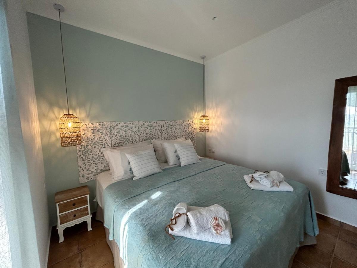 Calliopes By The Sea Boutique Suites Паралия Дионисиу Екстериор снимка