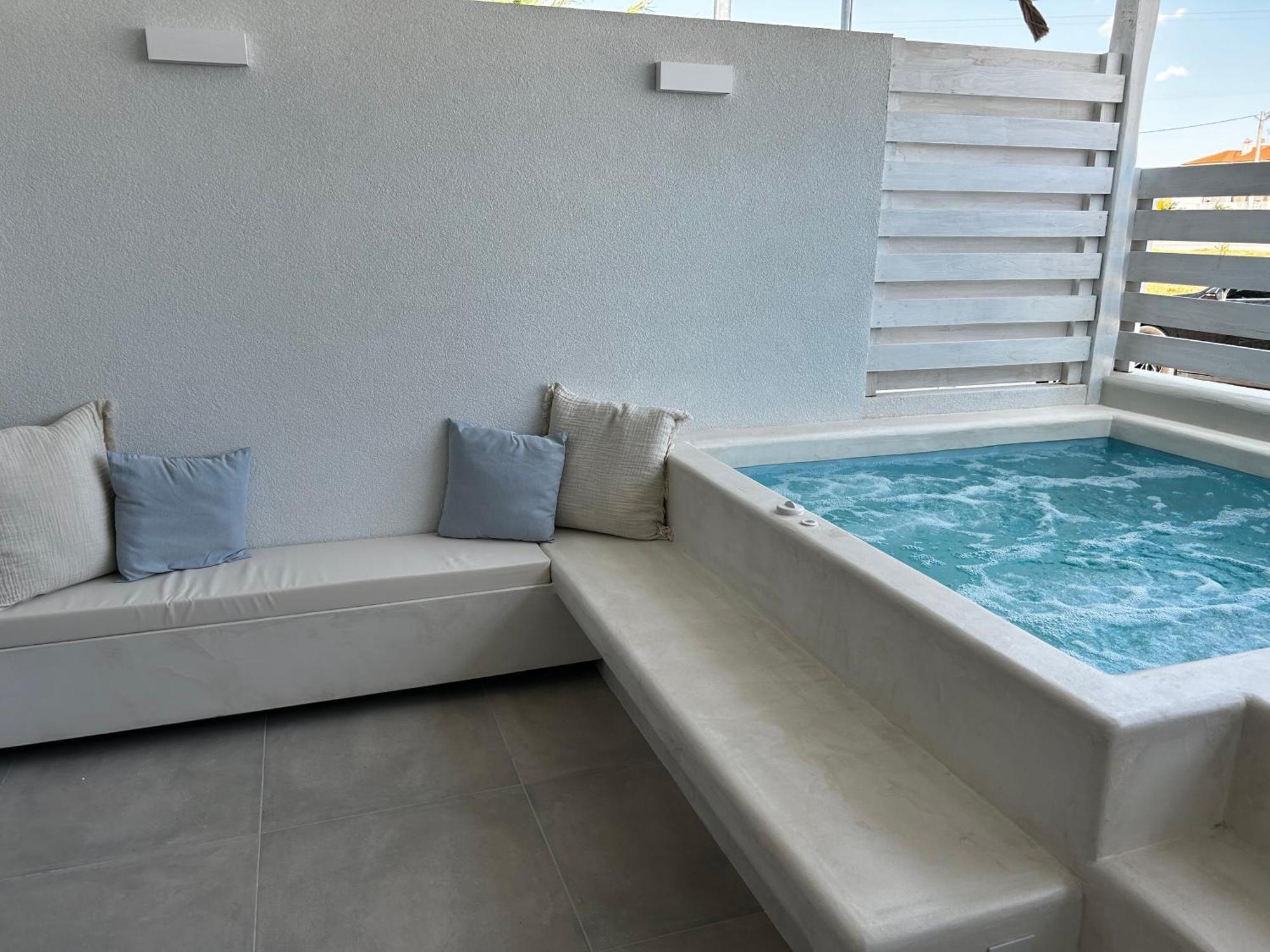 Calliopes By The Sea Boutique Suites Паралия Дионисиу Екстериор снимка