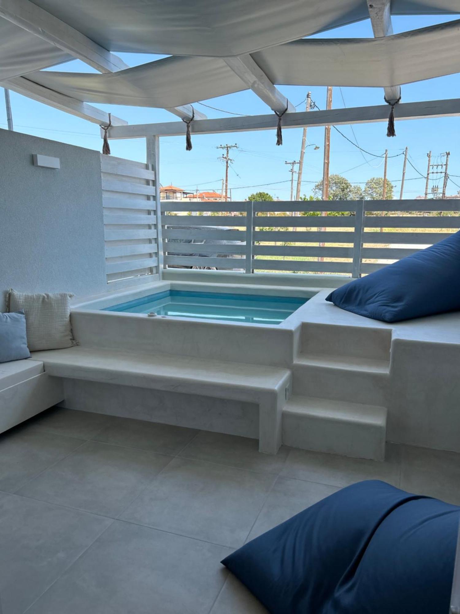 Calliopes By The Sea Boutique Suites Паралия Дионисиу Екстериор снимка