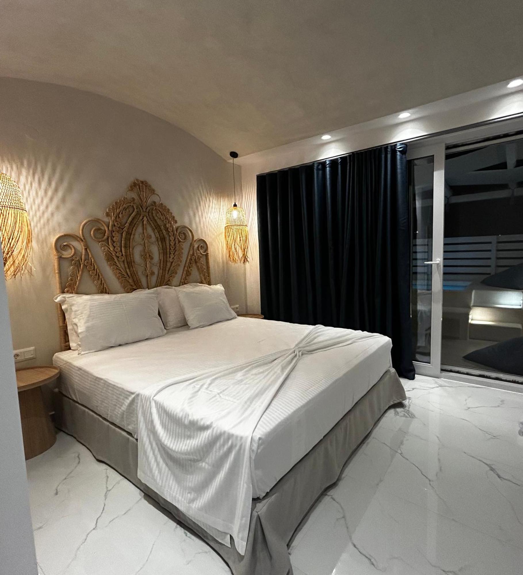 Calliopes By The Sea Boutique Suites Паралия Дионисиу Екстериор снимка