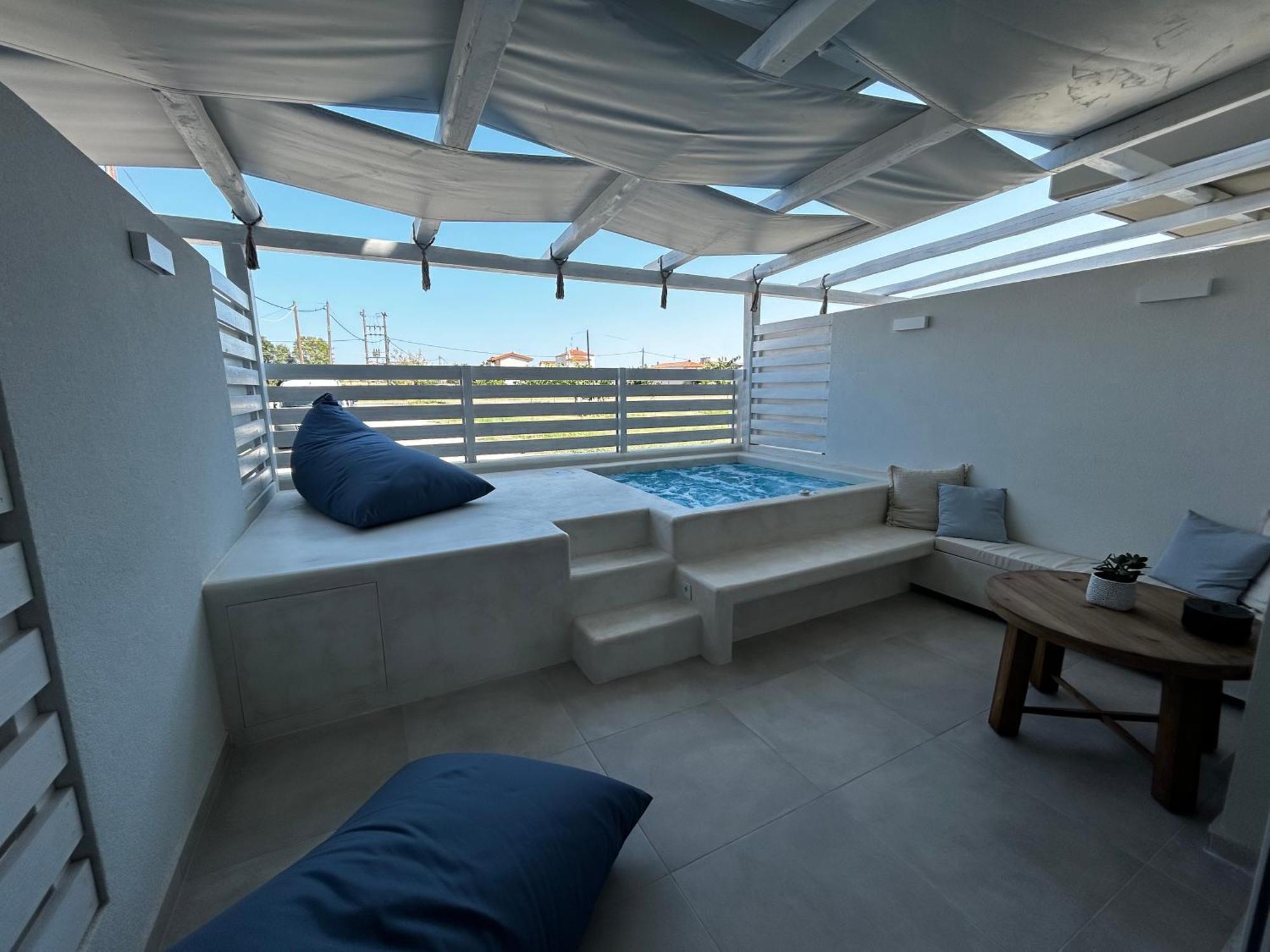 Calliopes By The Sea Boutique Suites Паралия Дионисиу Екстериор снимка
