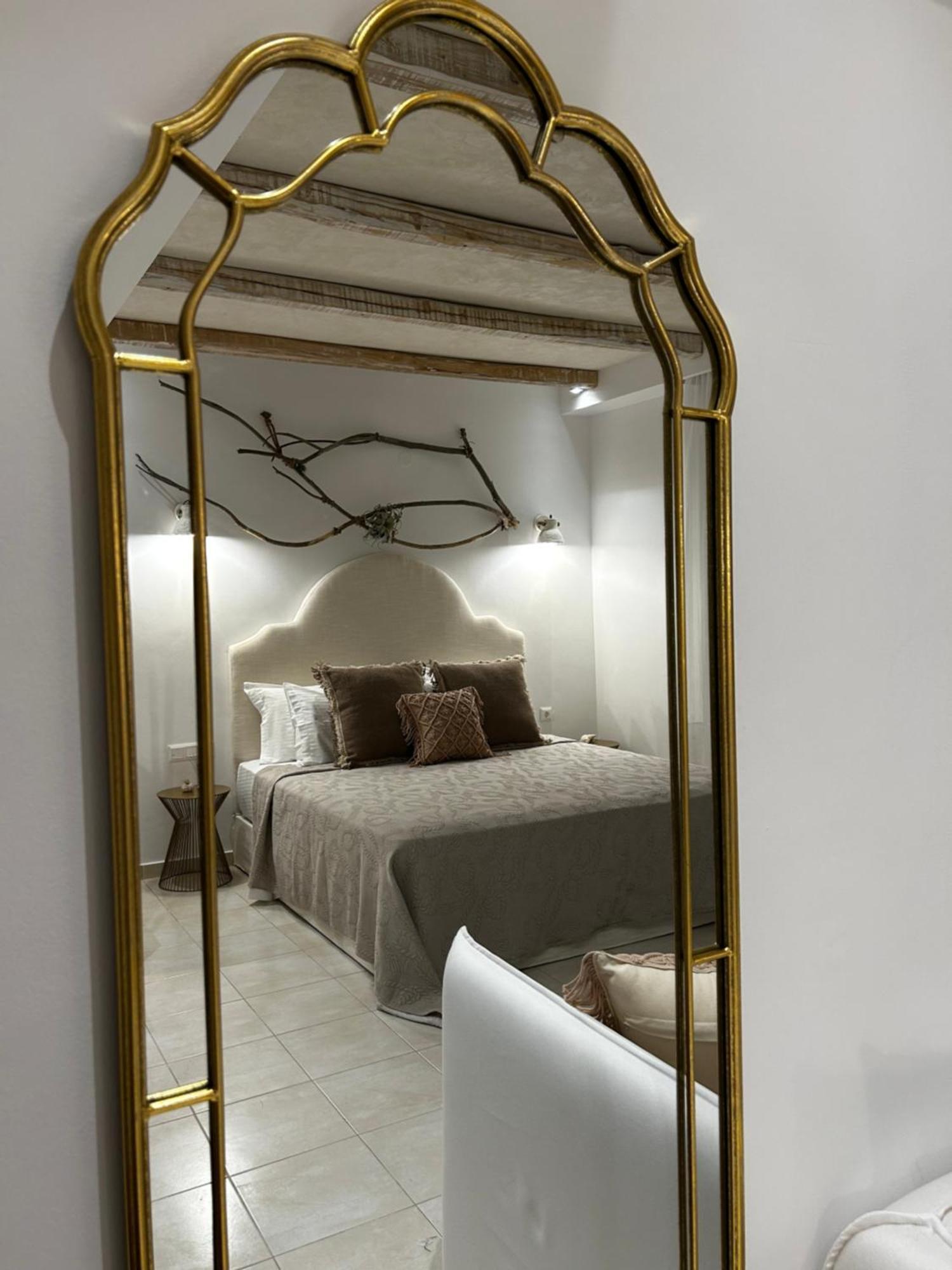 Calliopes By The Sea Boutique Suites Паралия Дионисиу Екстериор снимка