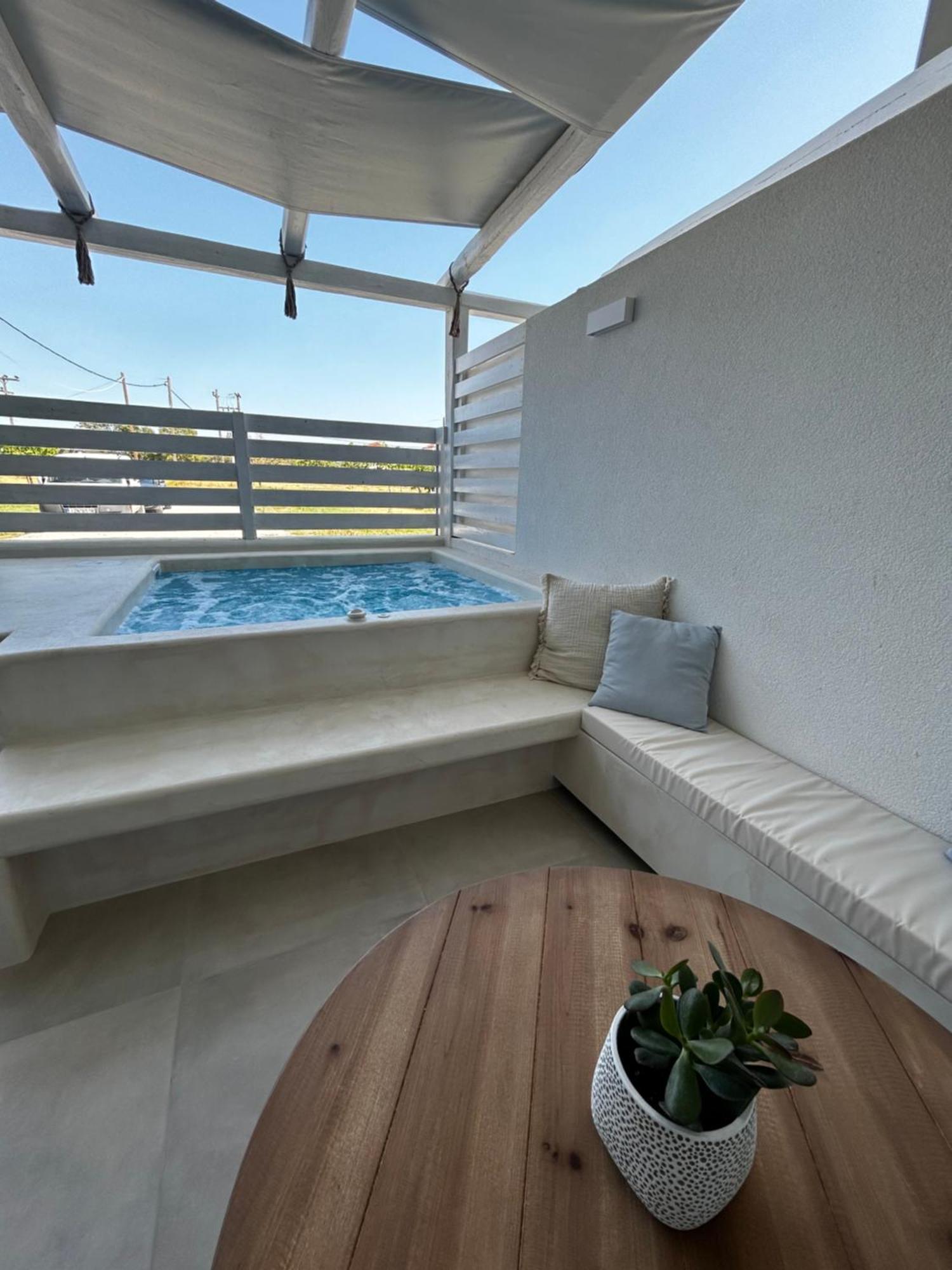 Calliopes By The Sea Boutique Suites Паралия Дионисиу Екстериор снимка