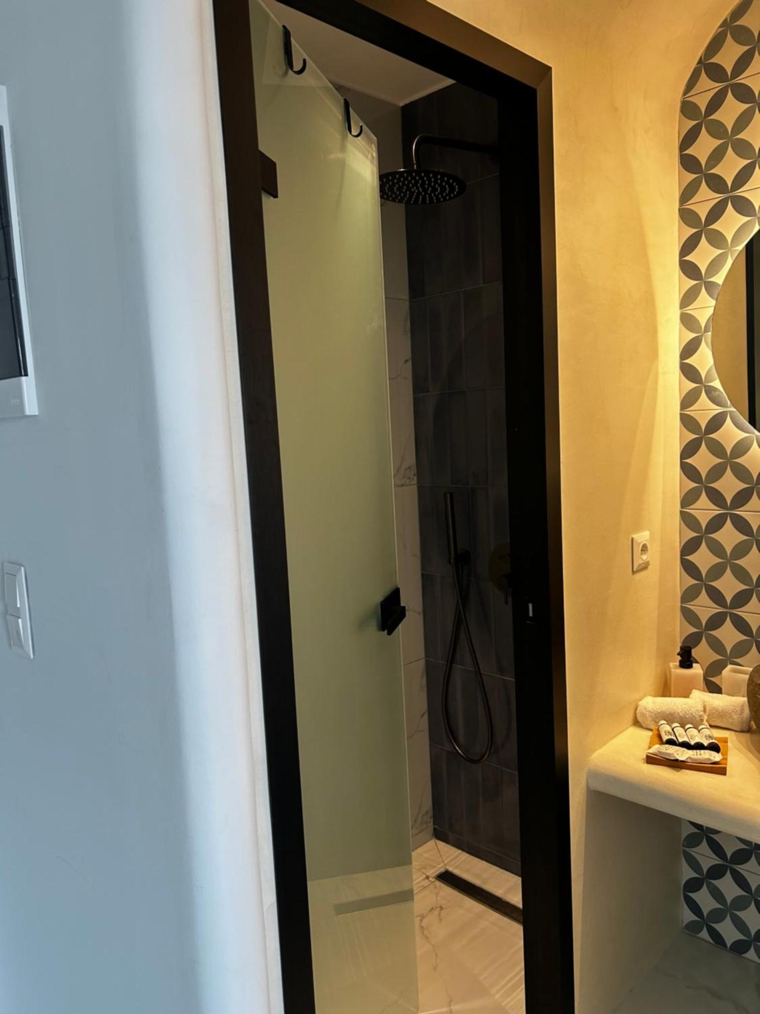 Calliopes By The Sea Boutique Suites Паралия Дионисиу Екстериор снимка